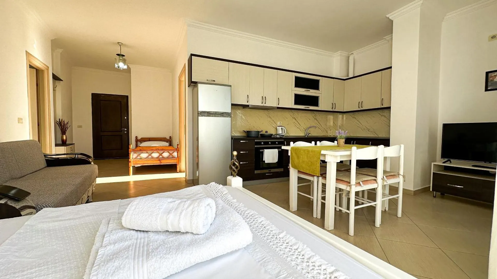 Parid Appartments Sarandë 0*,