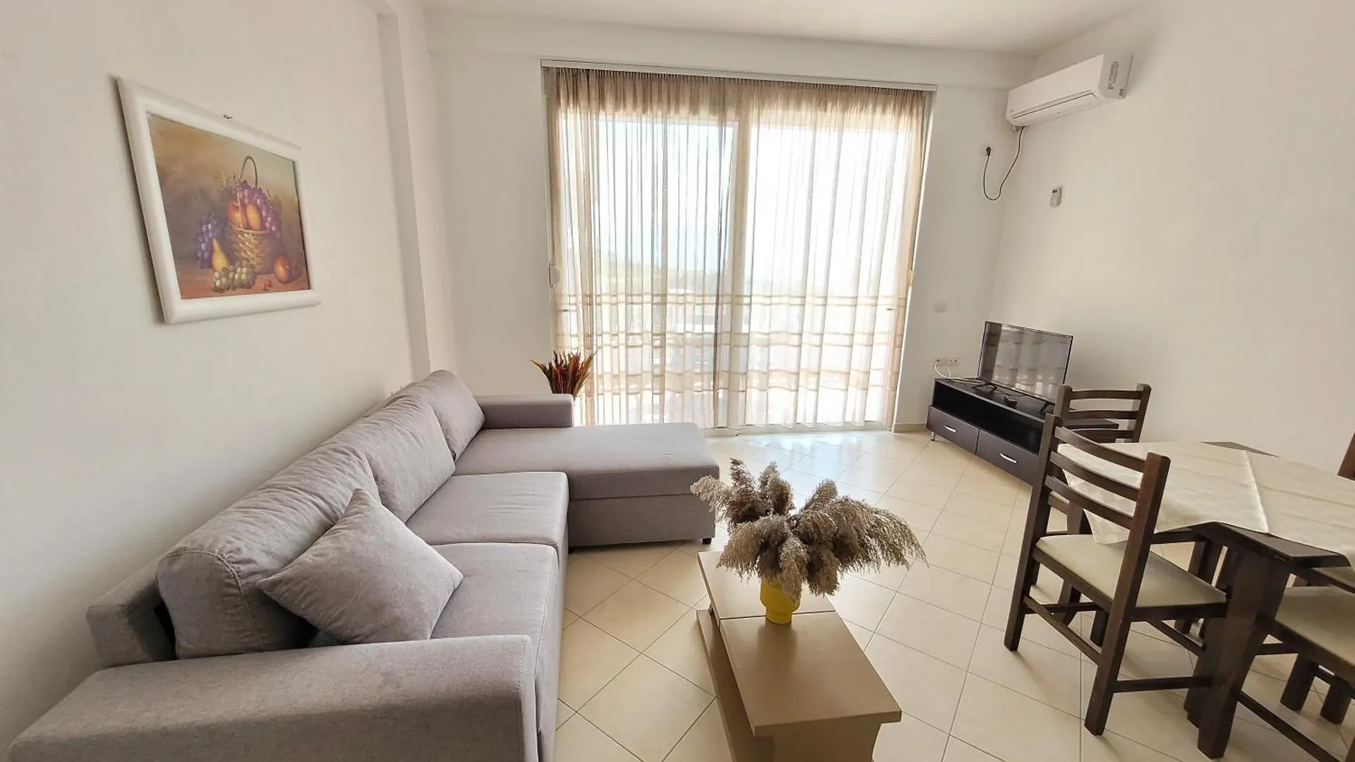 Parid Appartments Sarandë 0*,